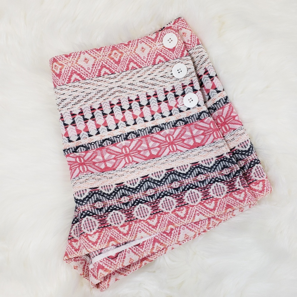Chelsea & Violet High Rise Patterned Button Shorts - Picture 2 of 5